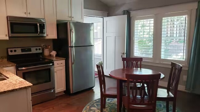 Photo - 1836 Nassau Blvd Unidad Plaza Midwood standalone studio