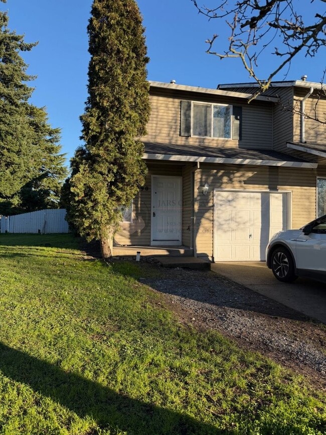 Building Photo - Charter Triplex #2023-LL723 Unit 990