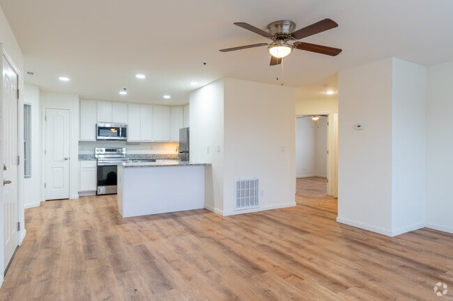 2BR, 1BA - 910SF - Living Room