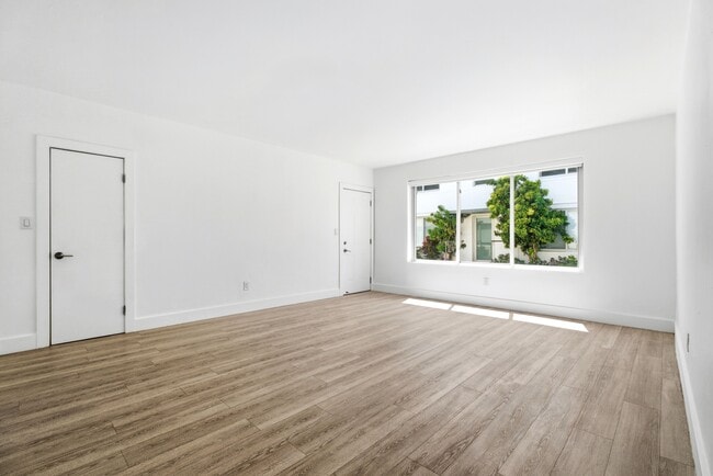 Building Photo - 732 82nd St Unit # 1