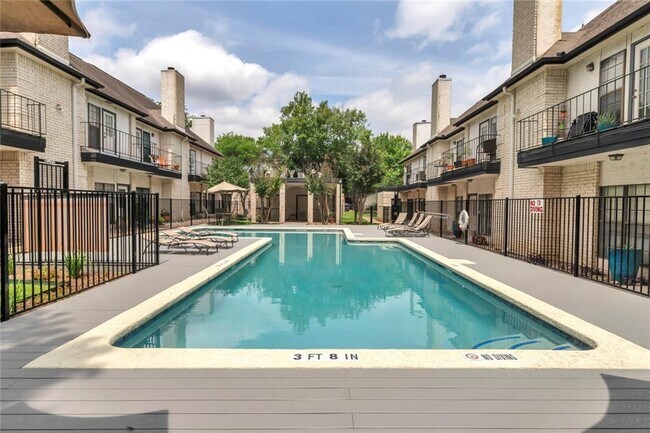 Photo - 1307 Kinney Ave Unit 110