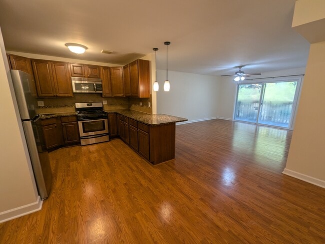 Photo - 16W465 Mockingbird Ln Unit 201