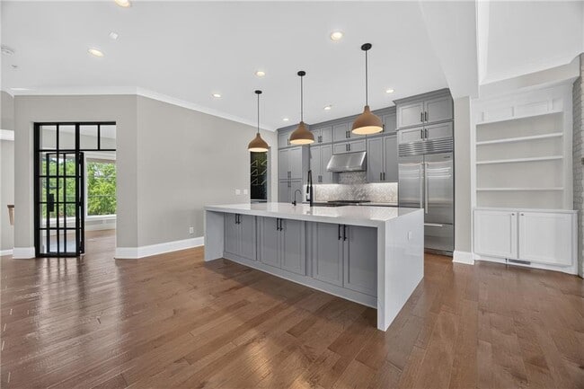 Photo - 124 W Wieuca Rd NE