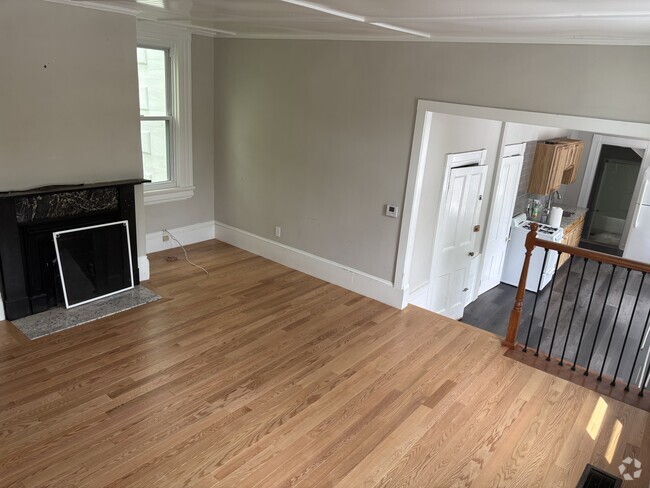 Building Photo - 230 Andover St Unit 2 Rental