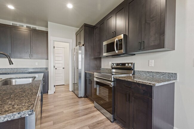 Photo - AMMON 3 BED 2 BATH TOWNHOME WITH 2 STALL G...