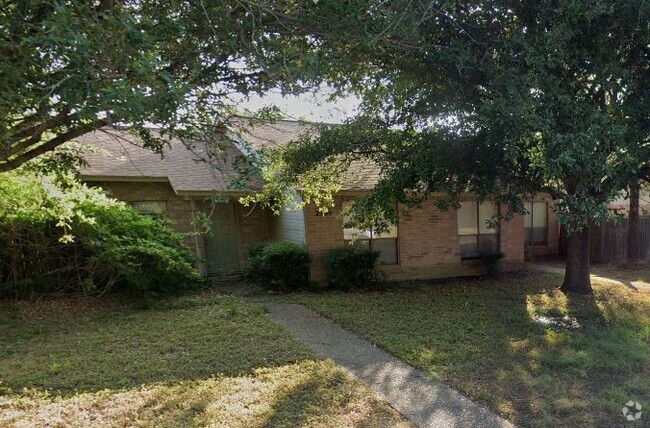 Building Photo - 2507 Cypress Dr Unit 2507 Rental