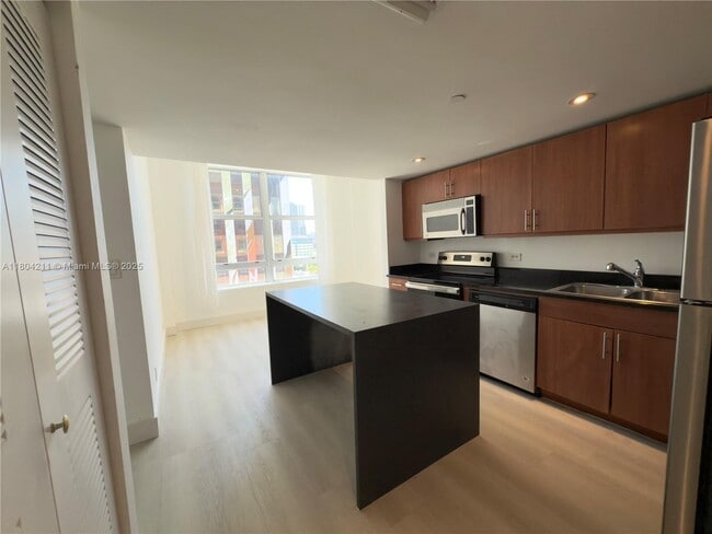 Building Photo - 111 E Flagler St Unit 805 Rental