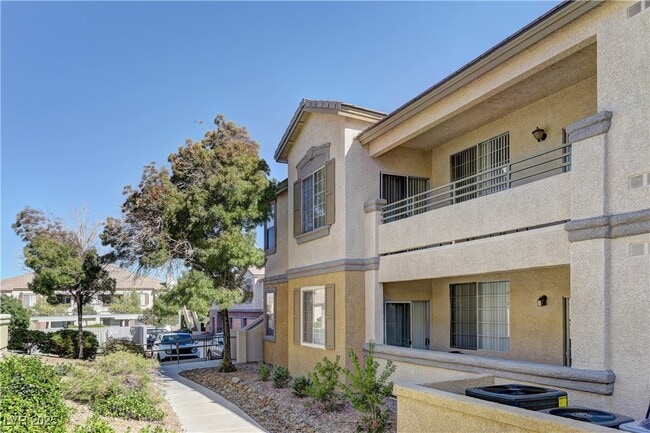 Photo - 1621 Queen Victoria St Unit 203