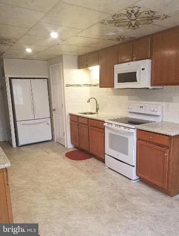 Photo - 230 High St E