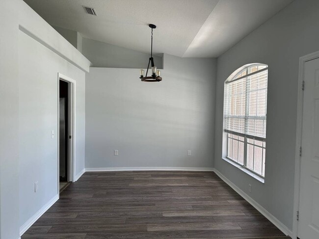 Photo - 1535 Heartwellville St NW