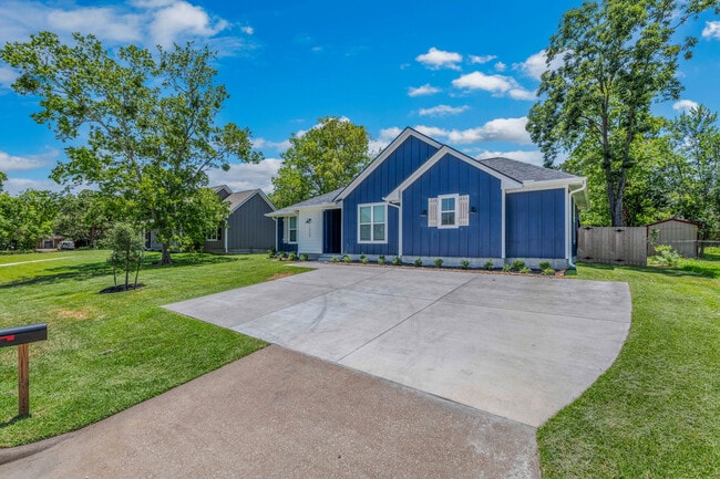 Building Photo - 1220 Neal Pickett Dr