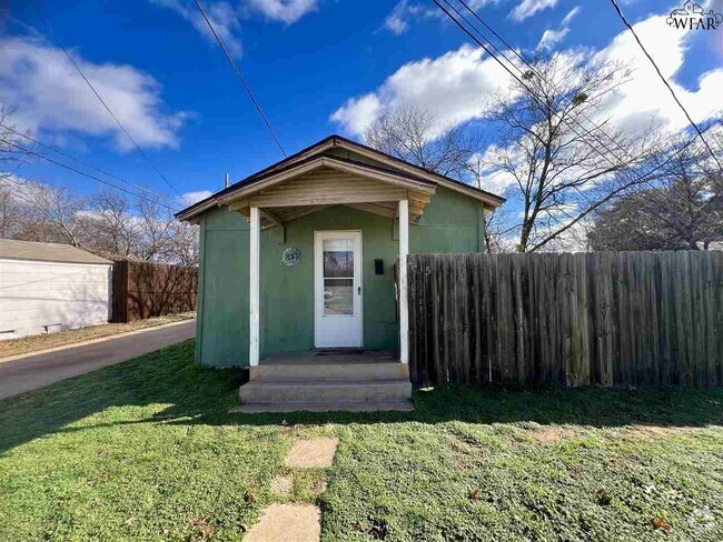 Building Photo - 2115 Tilden St Rental