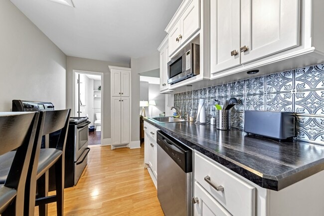 Photo - 605 Dennison Ave