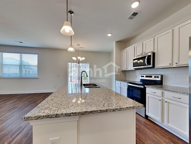 Photo - 117 Thatchet Dr