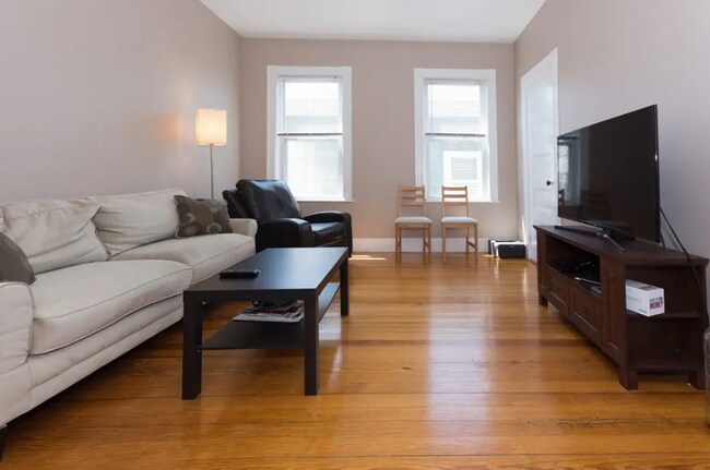 Building Photo - 6 Bucknam St Unit 12