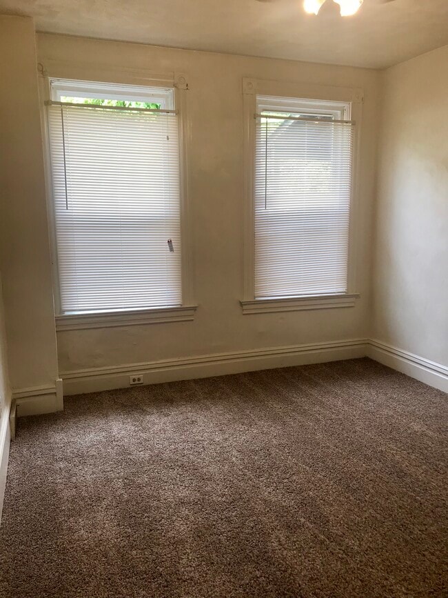 Photo - 674 Middle Ave