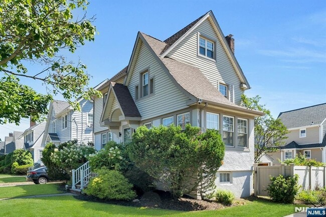 Photo - 332 Demarest Ave