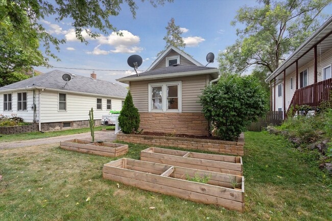 Photo - 2107 Schlimgen Ave