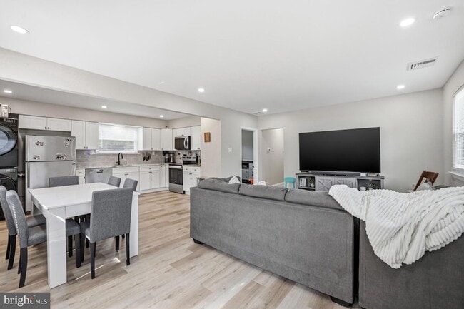 Photo - 114 Grandview Ave