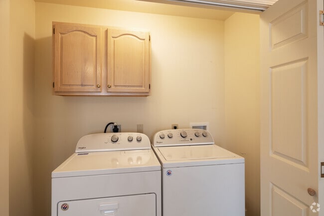 2BR, 1BA - 838SF - Laundry - Serafini Village