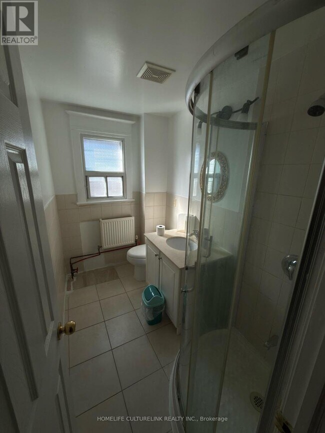 Photo - 158 Danforth Ave