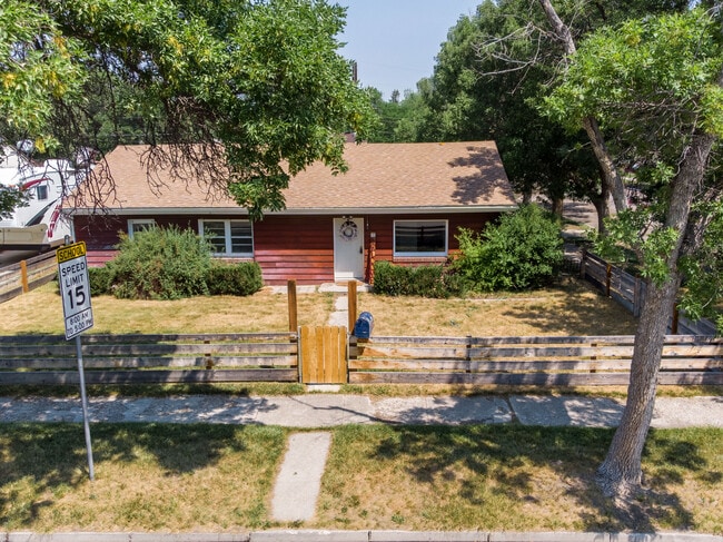 Photo - 519 E 6th St