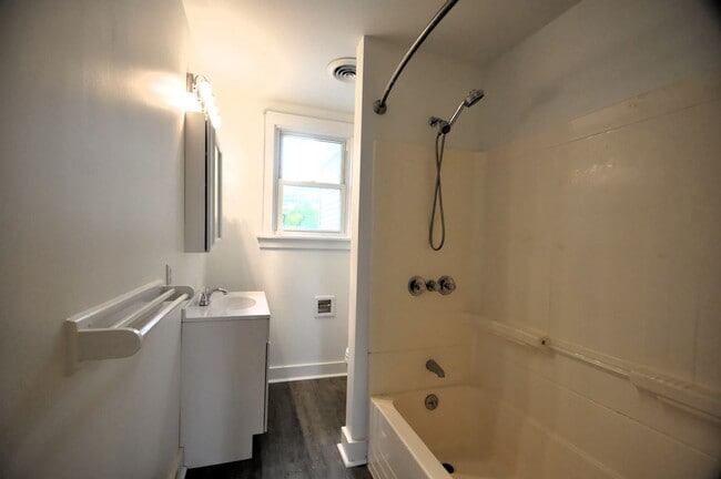 Photo - 8525 Main St Unit Upper