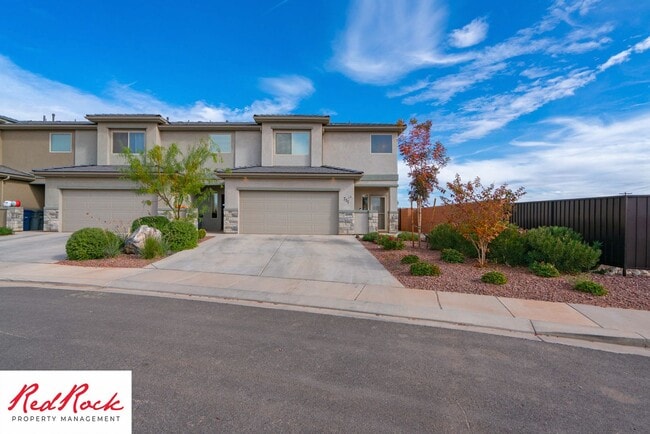 Building Photo - Beautiful townhome in desirable neighborho...