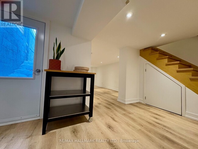 Photo - 62 Palmerston Ave