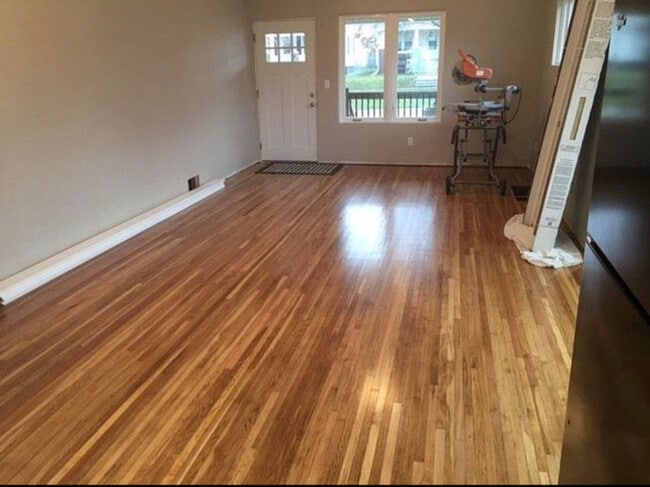 Photo - 700 S Linn St