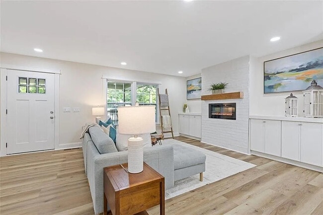 Photo - Room in House on Bay Leaf Dr SE