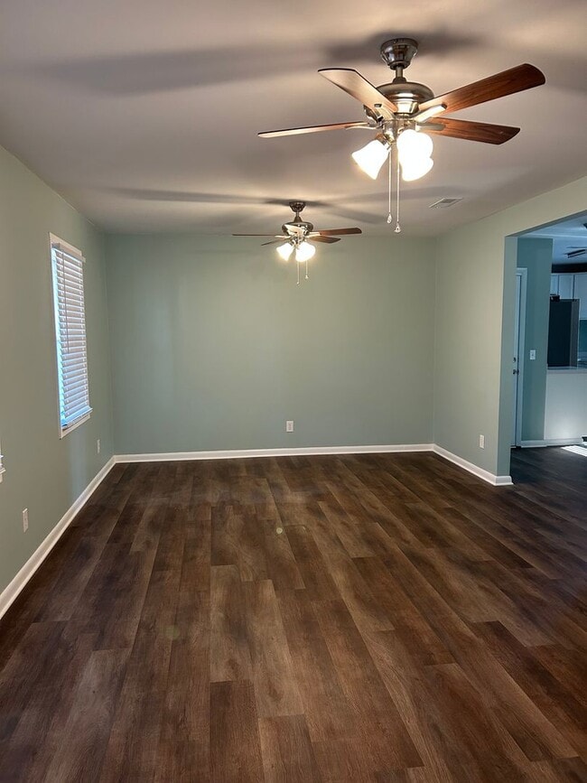 Photo - 103 W Emerald Dr