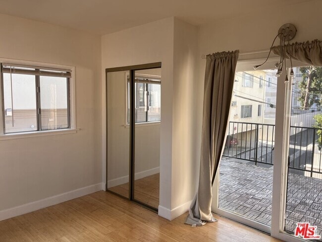Building Photo - 133 S Elm Dr Unit L Rental