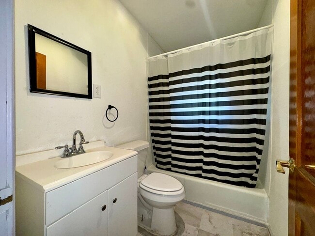 Photo - 1601 Redwood Ave