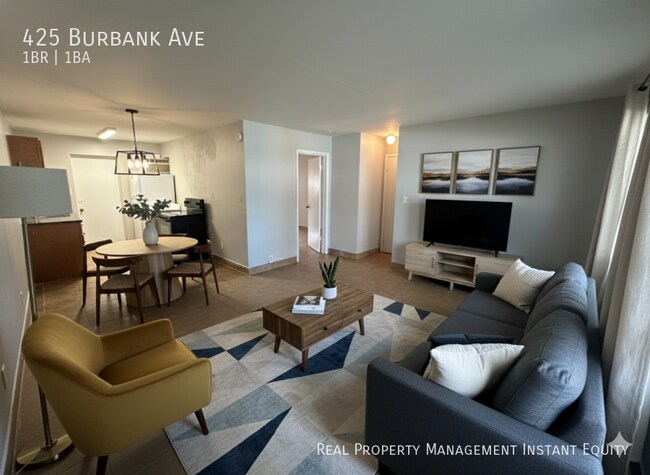 Photo - 425 Burbank Ave