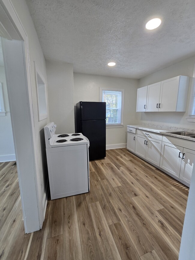 Photo - 2108 3rd St SE