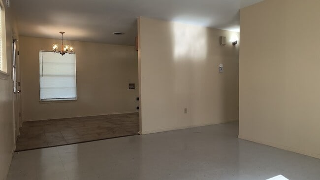 1002 Bloomfield Dr