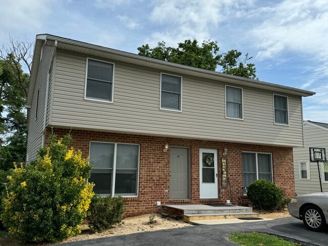 Duplex in sought after location