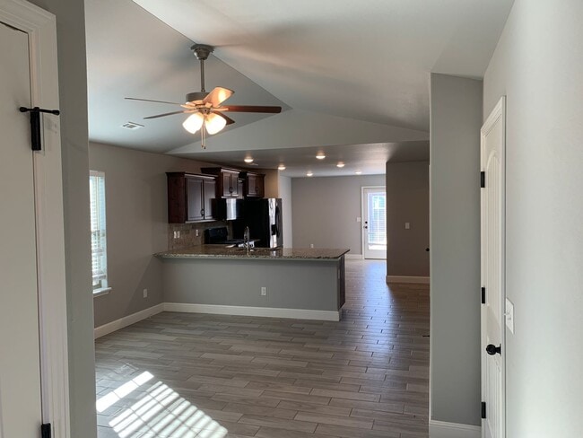 Photo - 6009 NW Hancock St