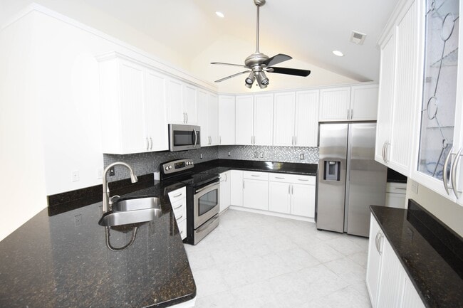 Photo - 160 Stonegate Blvd