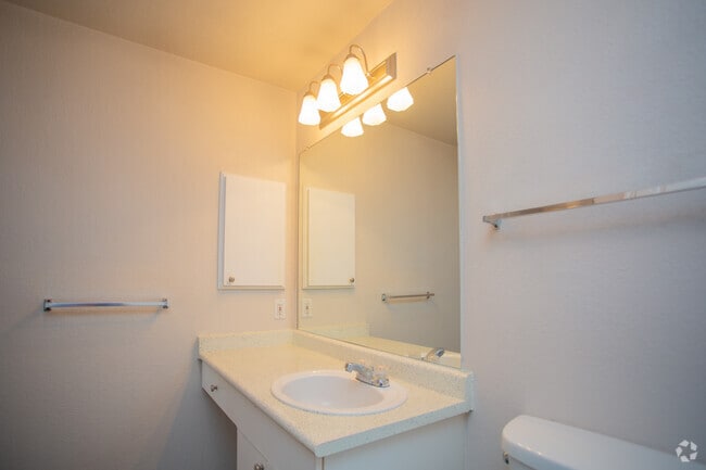 1BR, 1BA - 855SF - Richardson - Halston on Frankford