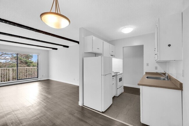 Photo - The Dunsmuir Royale Apartments