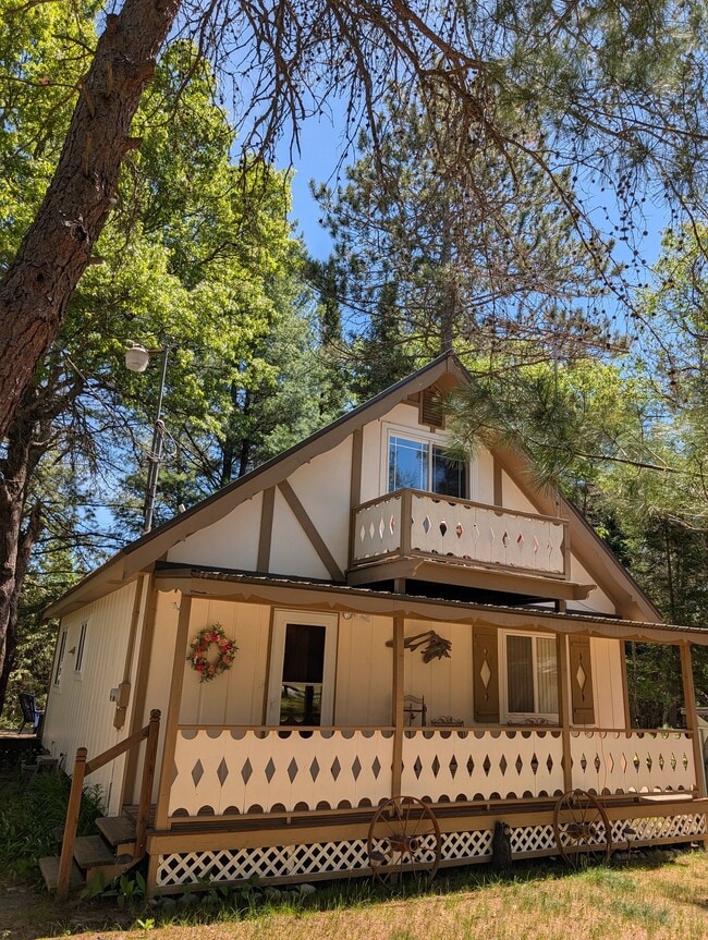 Building Photo - 2832 Creekview Dr