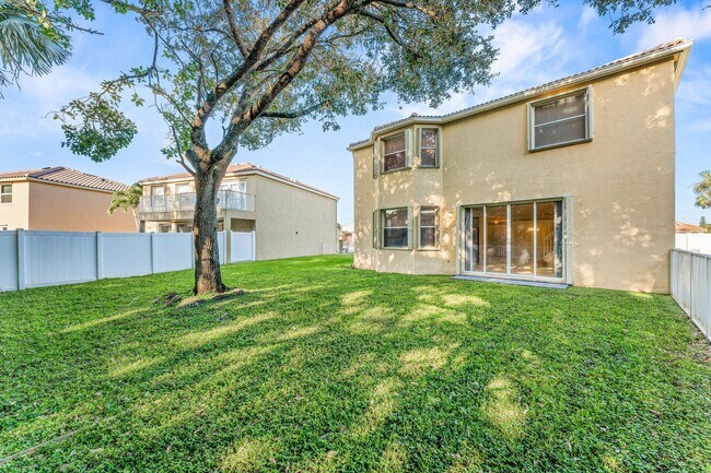 Photo - 255 Saratoga Blvd E