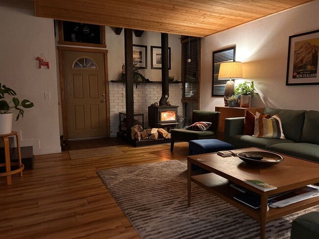 Photo - 1904 Sierra Nevada Rd