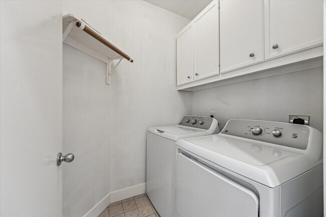 Photo - 9829 Riddlelink Ln