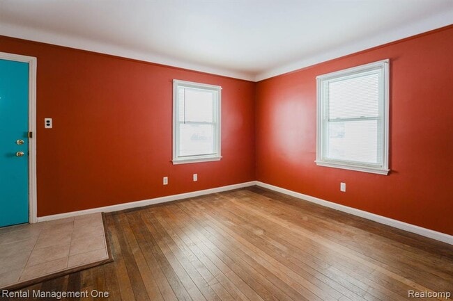 Photo - 3354 Monroe St