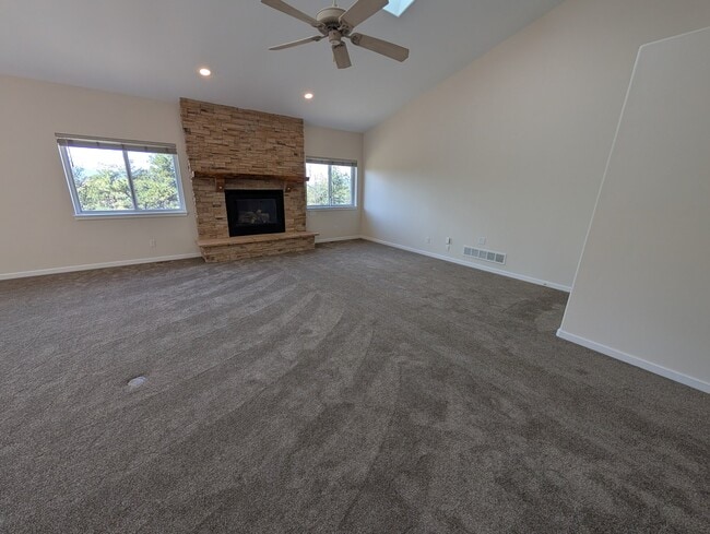 Photo - 5995 Burgess Rd