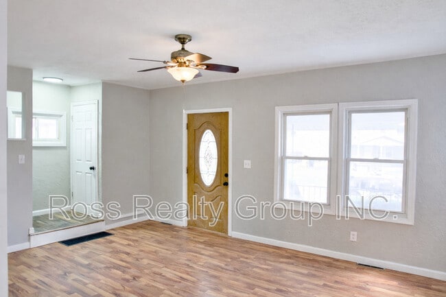 Photo - 518 Shasta Dr