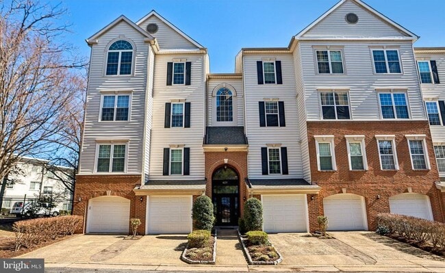 Building Photo - 4691 Longstreet Ln Unit 202 Rental
